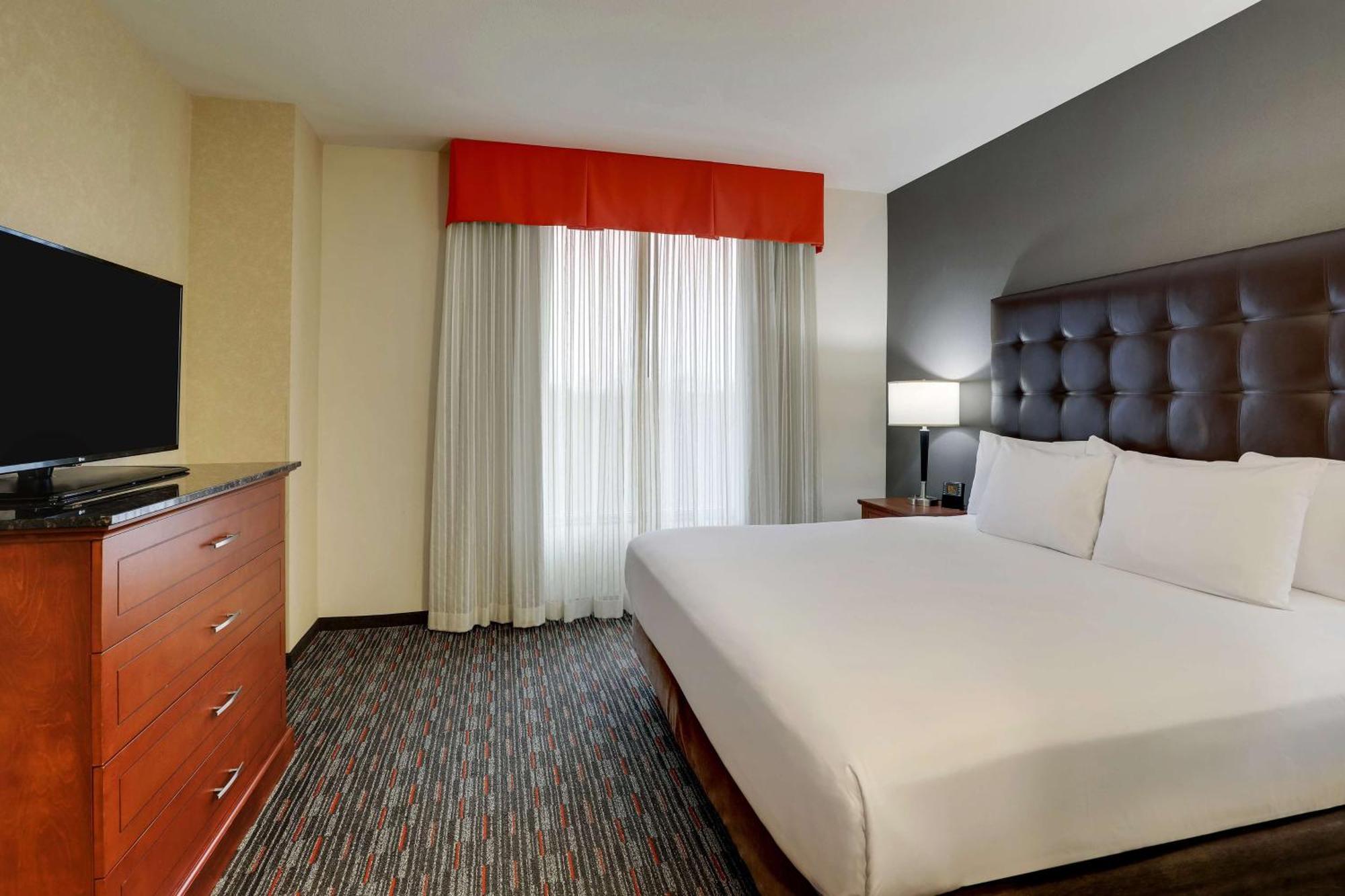 Drury Inn & Suites Charlotte Arrowood Екстериор снимка