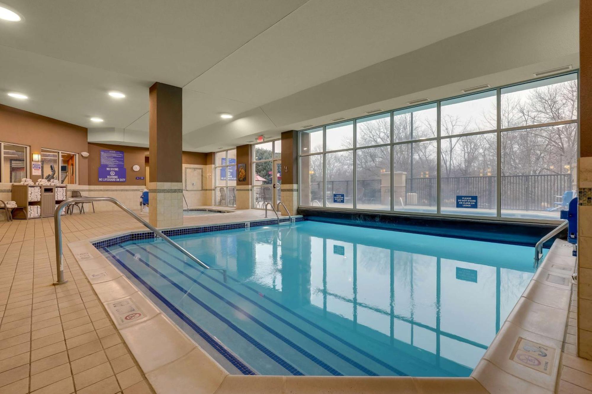 Drury Inn & Suites Charlotte Arrowood Екстериор снимка