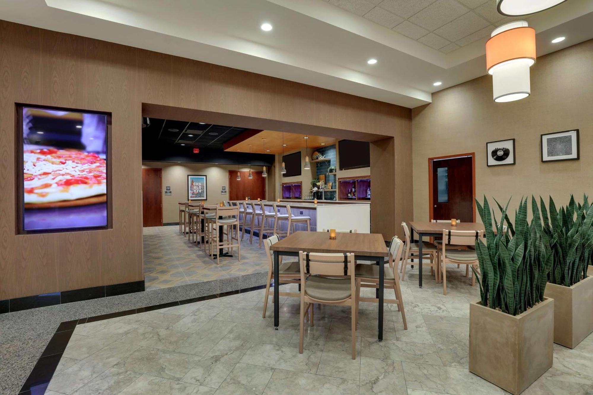 Drury Inn & Suites Charlotte Arrowood Екстериор снимка