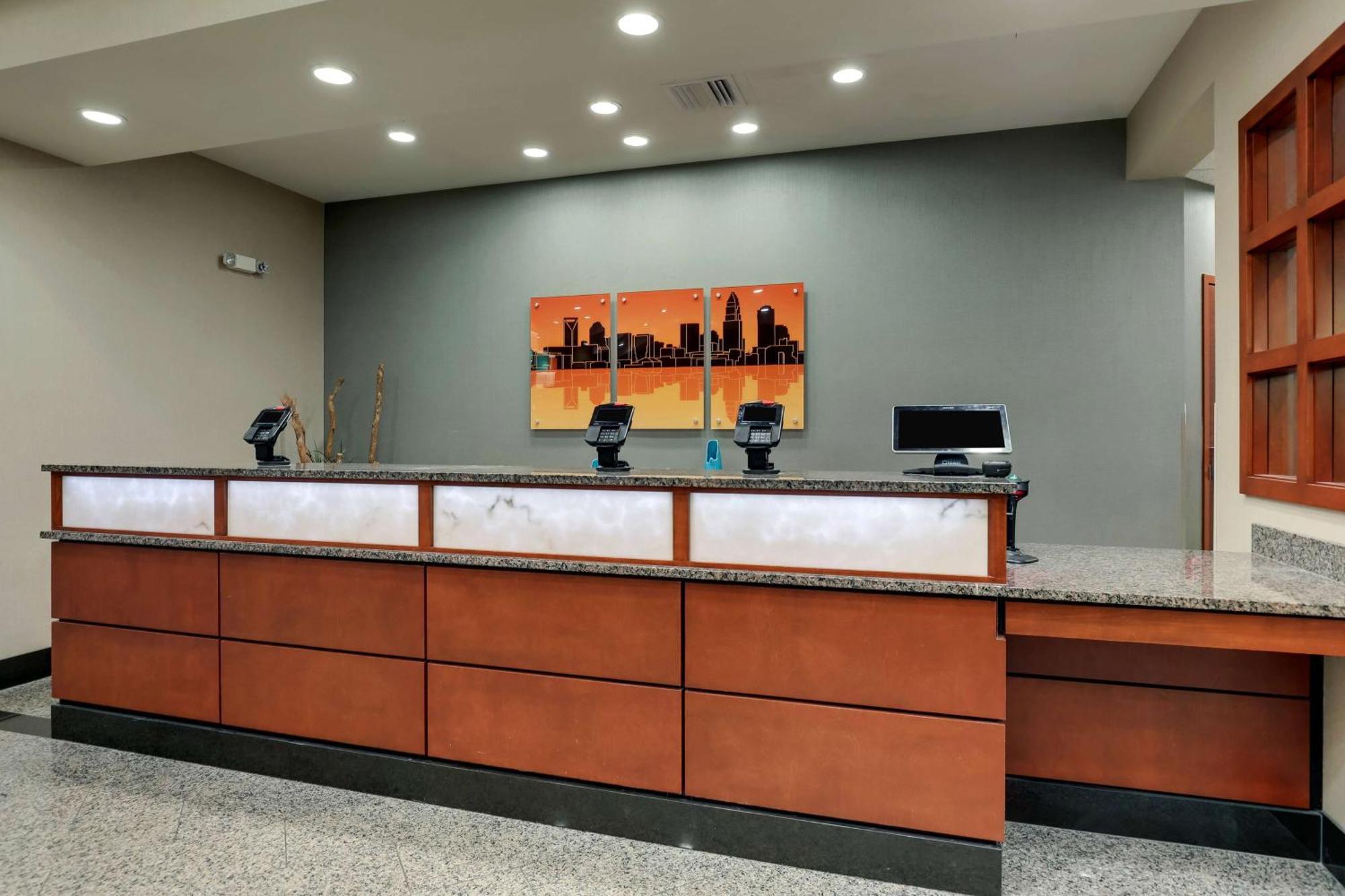 Drury Inn & Suites Charlotte Arrowood Екстериор снимка