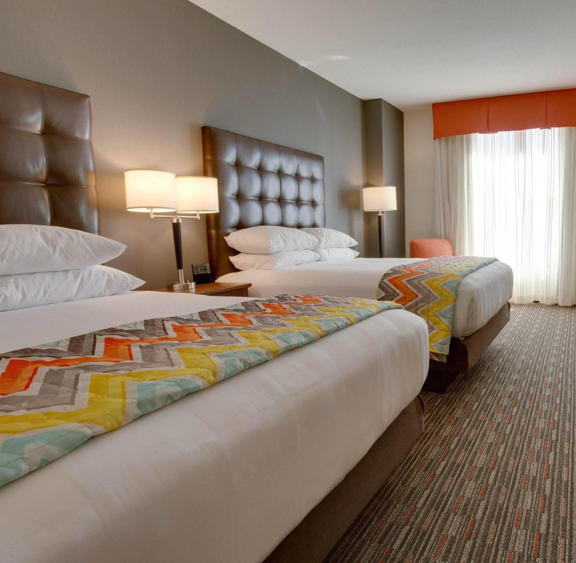 Drury Inn & Suites Charlotte Arrowood Екстериор снимка